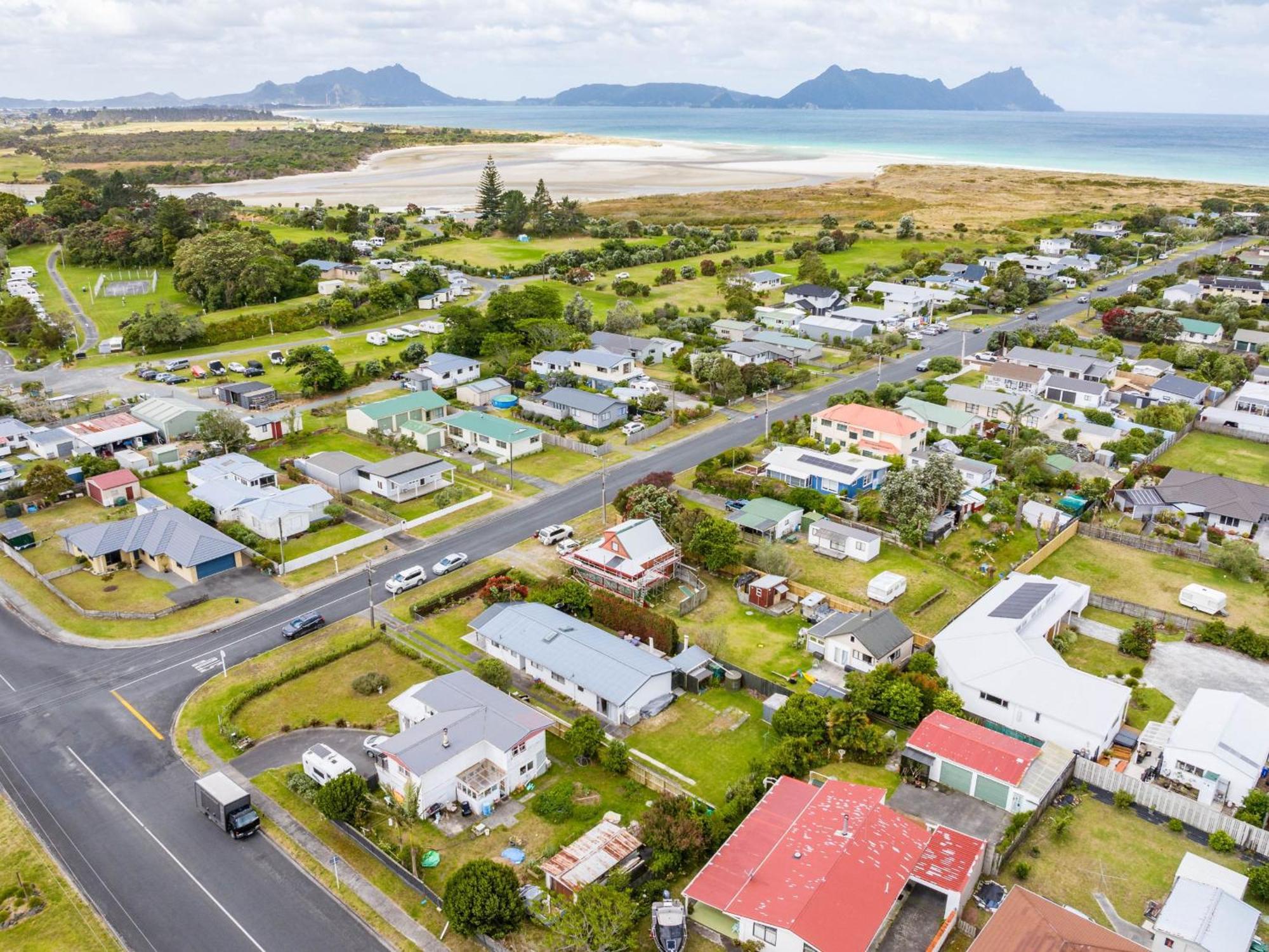 Ruakaka Holiday Escape - Ruakaka Holiday Home Exterior photo