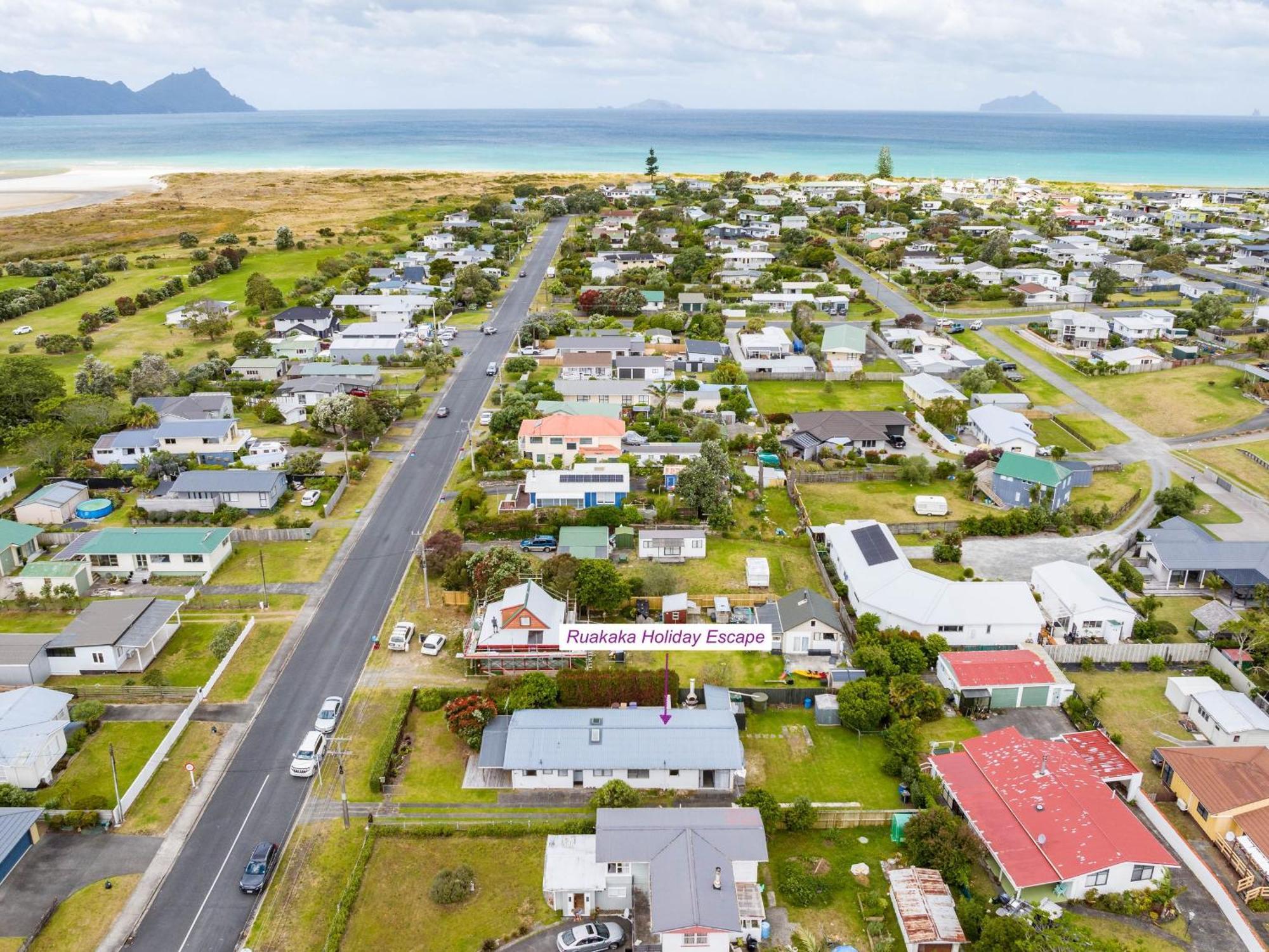 Ruakaka Holiday Escape - Ruakaka Holiday Home Exterior photo